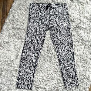Dry Fit Nike leggings size medium black and white